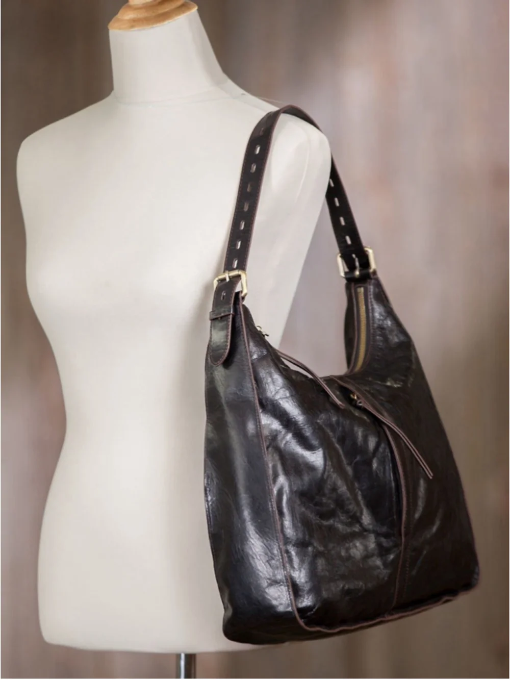 Hobo International Classic Shoulder Handbag Black Brown Lined Leather
